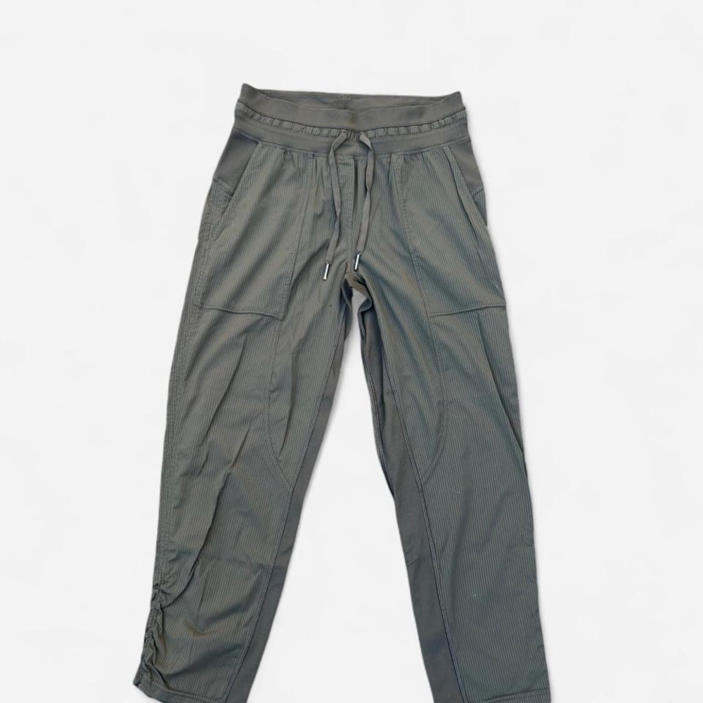 Women’s Lululemon Olive Green Dance Studio Mid Rise Cropped Pant